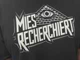 Mies recherchiert T-Shirt - Video 3